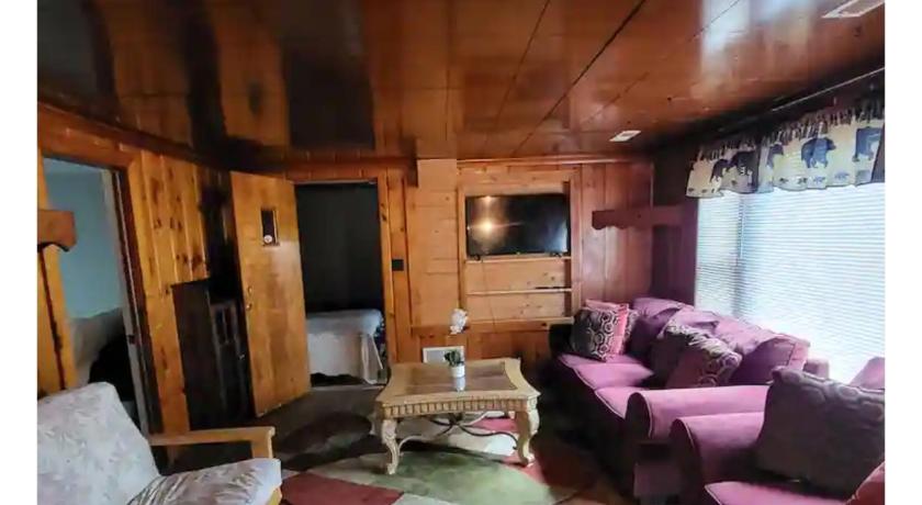 Au Sable The Honey Bear Cabins Accommodation lobby