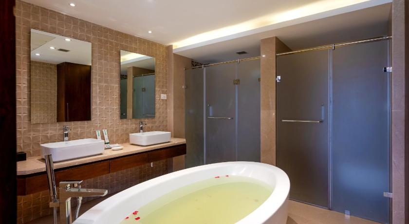 Image of The Royal Suite 12