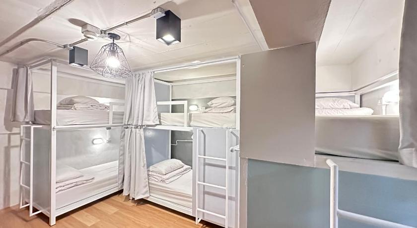 Image of Family Room 9