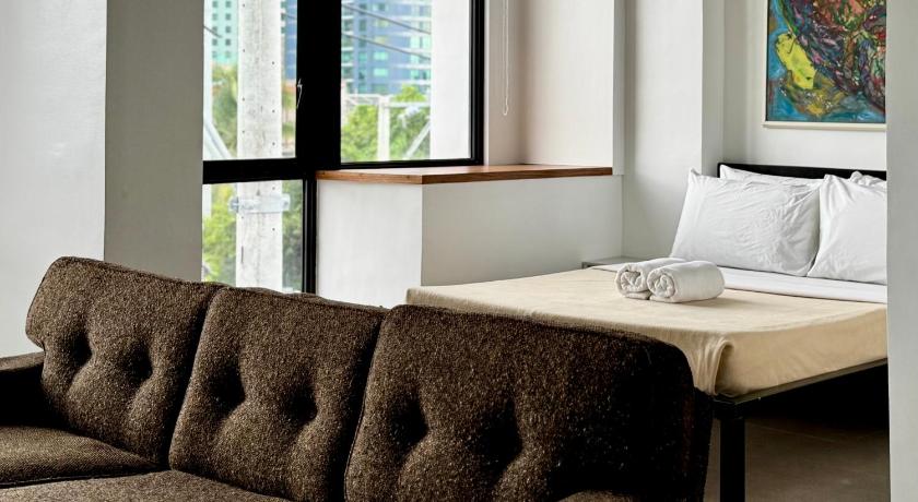 Cayco House by Hotel Durban Poblacion Makati - image 4