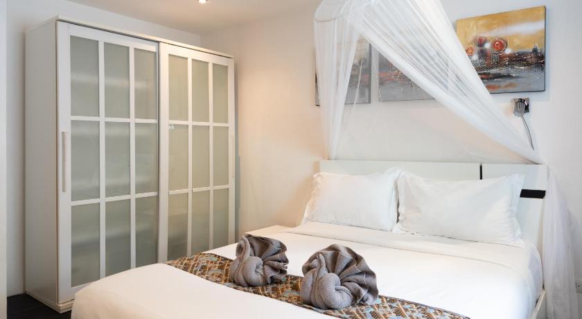 Image of Three-Bedroom Apartment 15