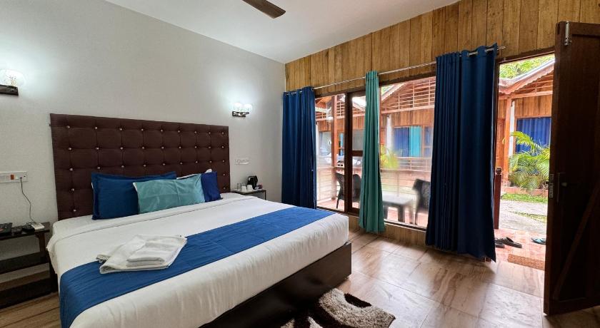 Lagoon Room - King Bed