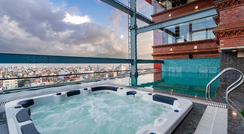 Aarya Hotel & Spa - image 3