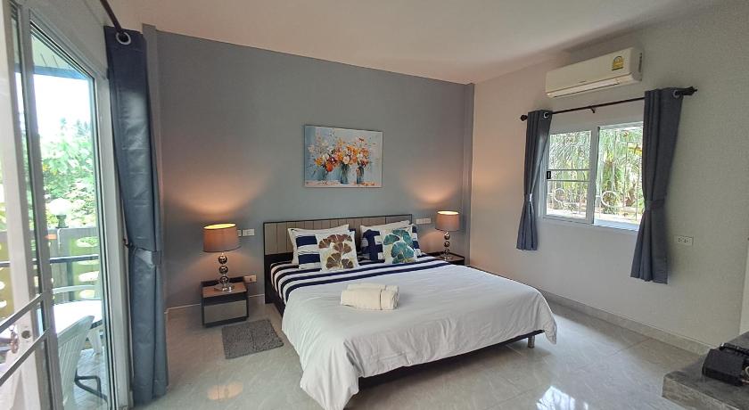 Image of Bungalow King Bed 3