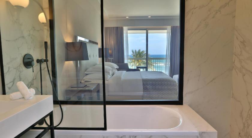 Image of Diplomatic Suite Sea View 2