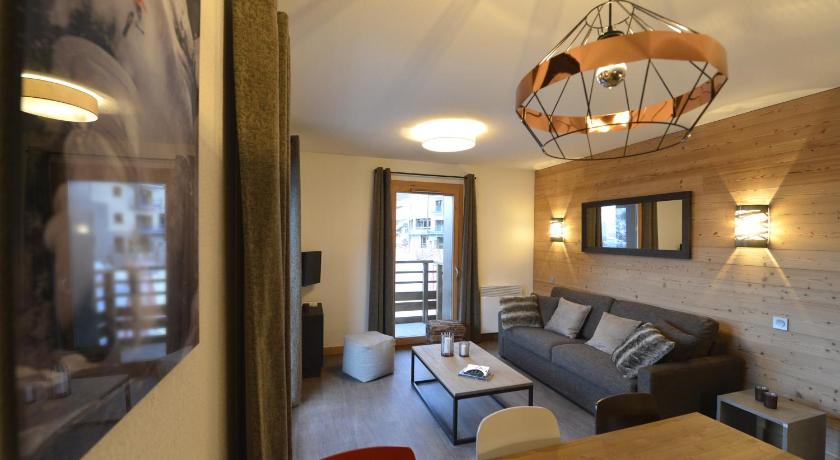 Image of Three-Bedroom Apartment 8 People Plus with Mountain View 0