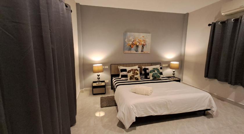 Image of Bungalow King Bed 6