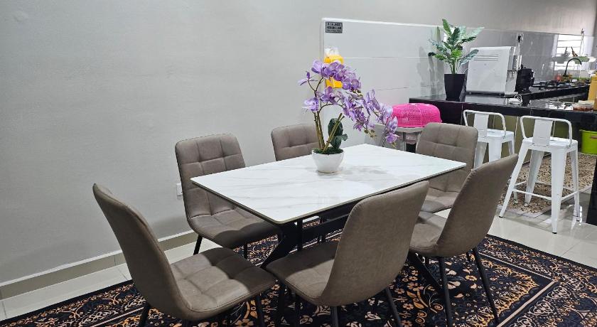 Kuantan Nur's Homestay 2 4-Star Guesthouse exterior