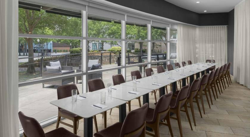 애틀랜타 (GA) Courtyard by Marriott Atlanta Buckhead 3성급 호텔 스위트룸