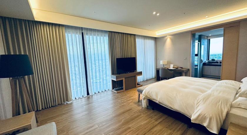 Image of Premier Double Room - Non-Smoking 4