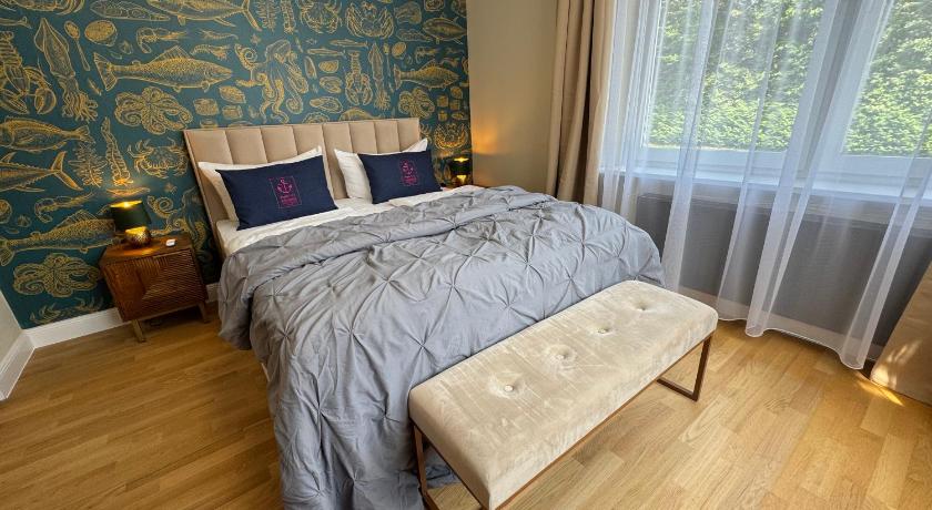 Image of Suite with Garden View 5