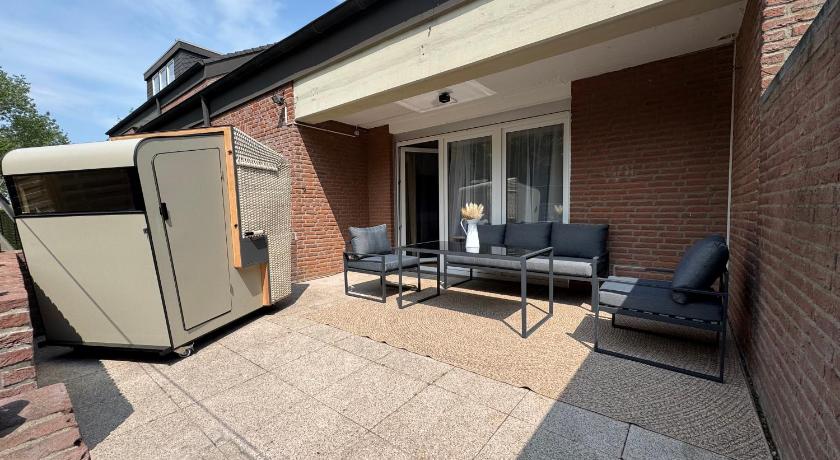 Image of Suite with Garden View 7