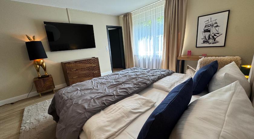Image of Suite with Garden View 3