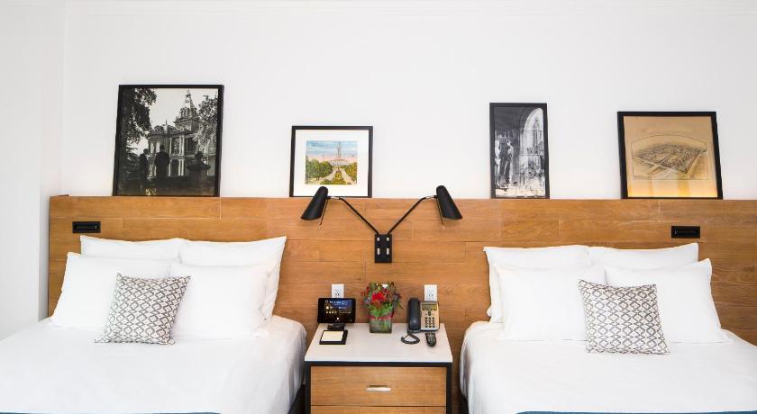 Image of Two Queen Room with University View 5