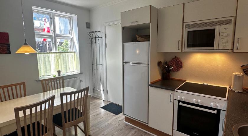 Image of Single Room with Shared Shower and Toilet 1