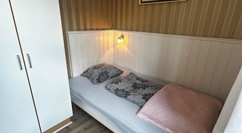 Image of Single Room with Shared Shower and Toilet 11