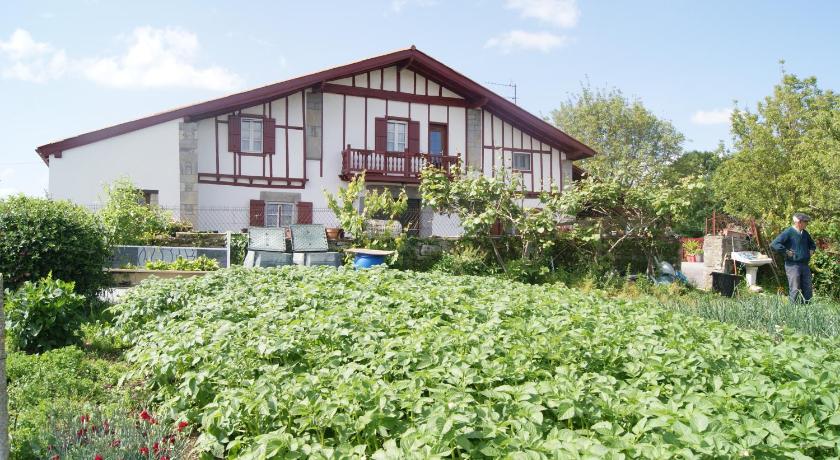 Chambres d'Hotes Bachoc — Hotel in Suhescun