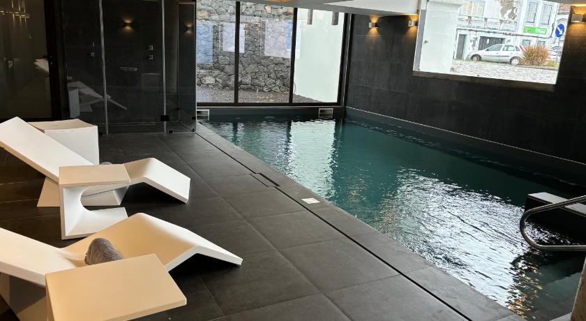 アングラ・ド・エロイズモ Azores Book Hotel 4つ星 ホテル 外観