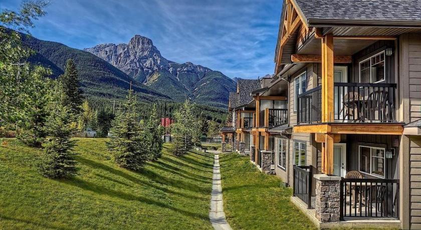 Peaceful 2BR Canmore Banff Available, Free WiFi & Parking