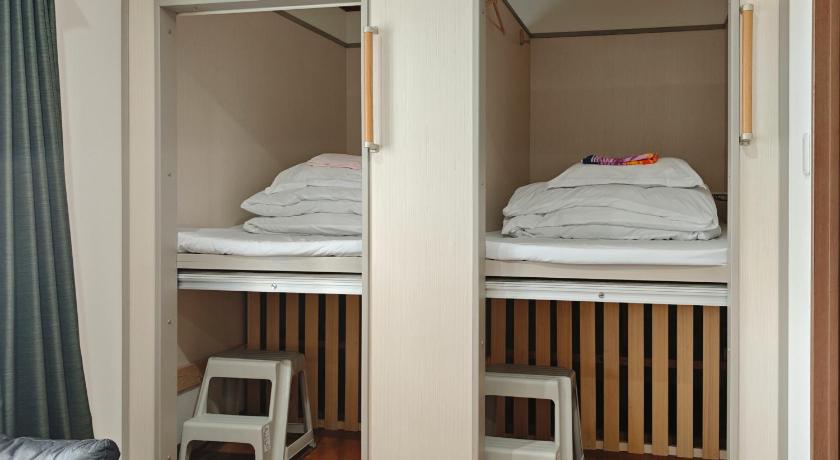 Osaka HOSTEL198 3-Star Hotel room