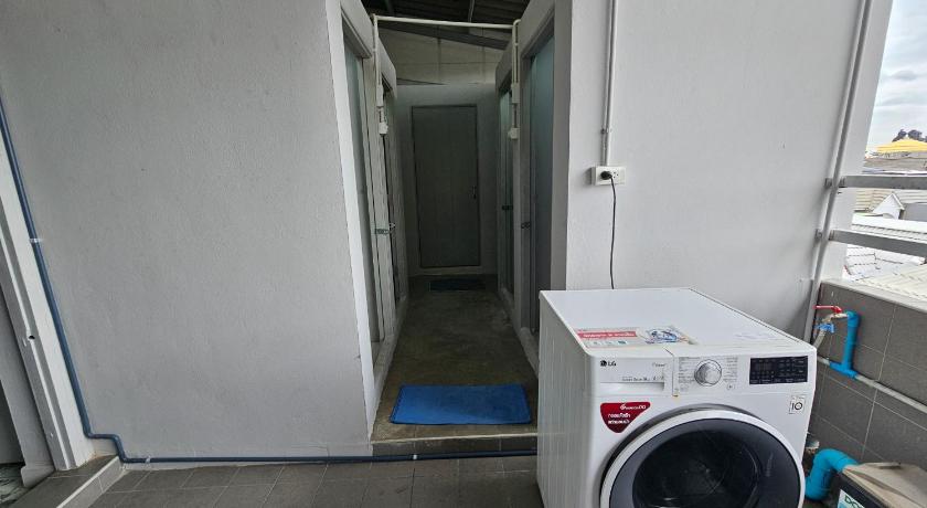 Xin Hostel Wachiratham 21 - image 11