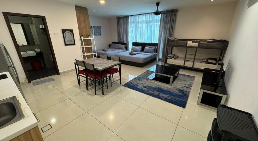 Image of Family Studio 13