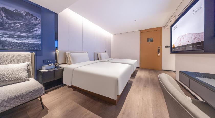 Image of Elegant Twin Room without Window 0