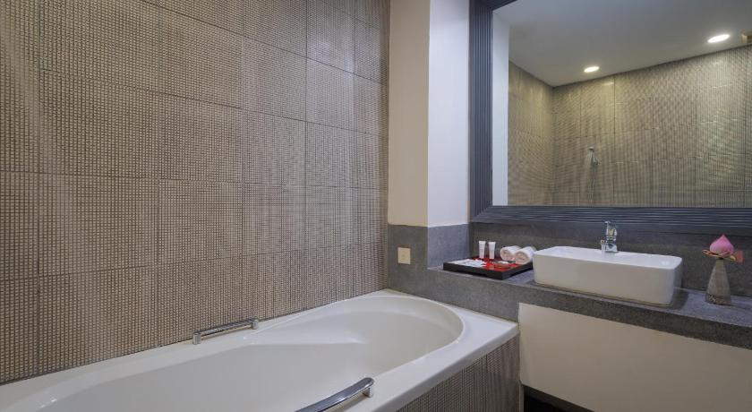 Image of Family Suite (1 Double Room and 1 Twin-Beds Room) 11