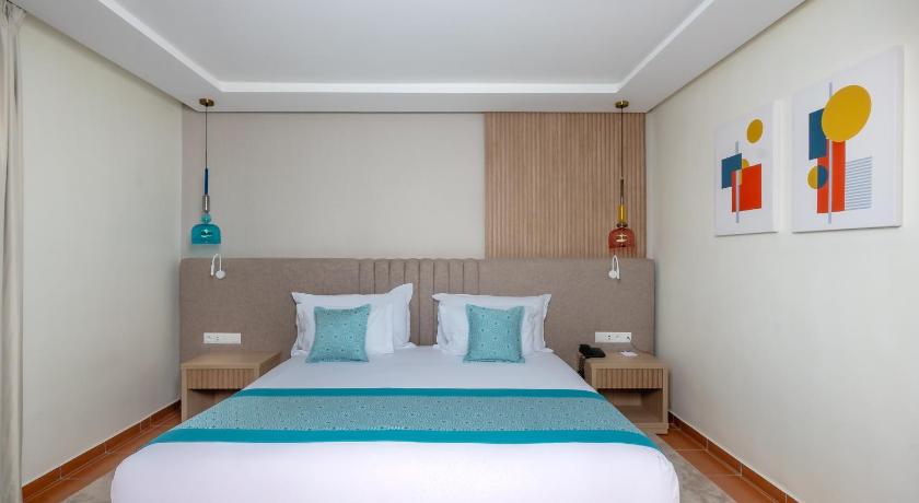 Image of Deluxe King Room 1