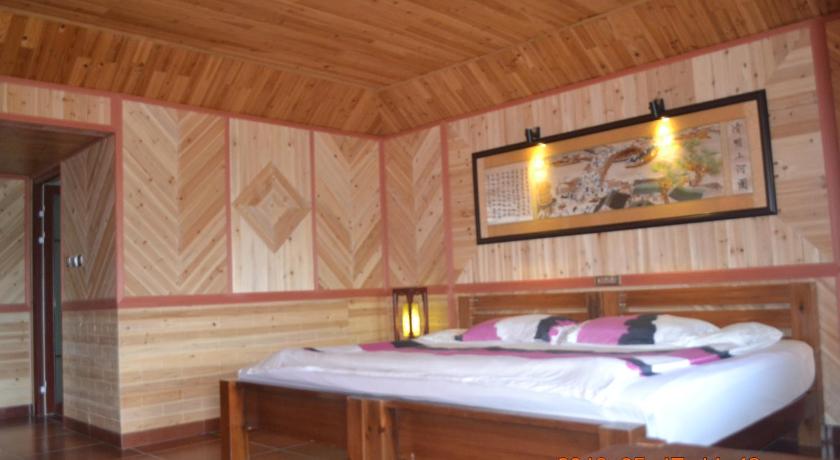 Image of Deluxe Queen Room with View 8