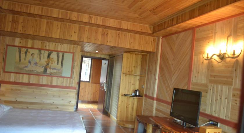 Image of Deluxe Twin Room with View 7