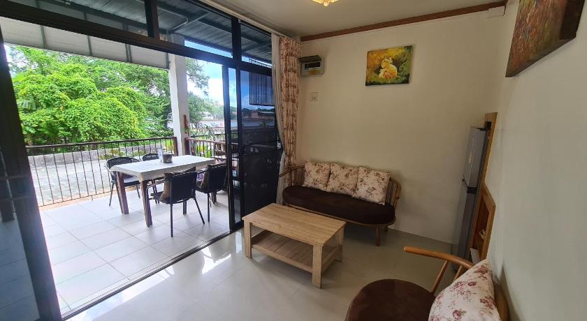 Koh Samet Hello Samed 2-Star Hotel lobby