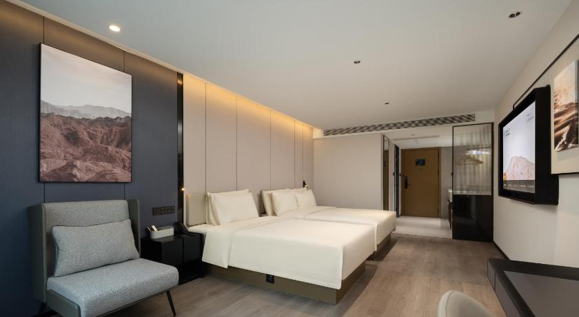 Image of Deluxe Family Room 0