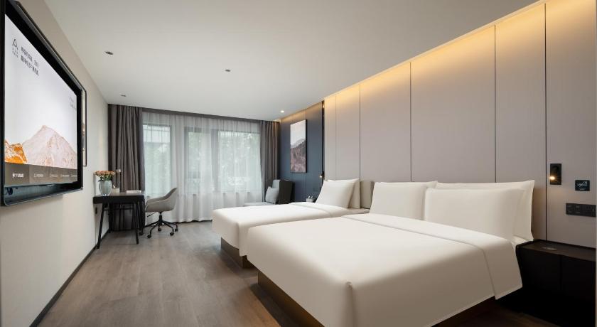 Image of Deluxe Family Room 1