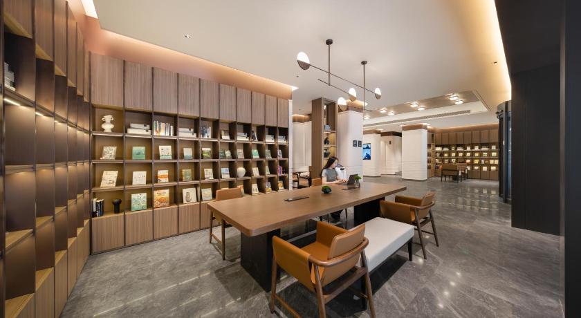 Atour Hotel Changsha Wuyi Square Bishahu Metro Station - image 3