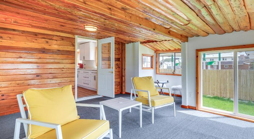 1 Mi to Shore Lake Michigan Retreat with Game Room!
