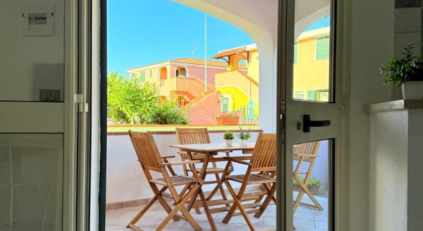 House Aenjoy - Appartamento con veranda a pochi minuti da Cala Liberotto