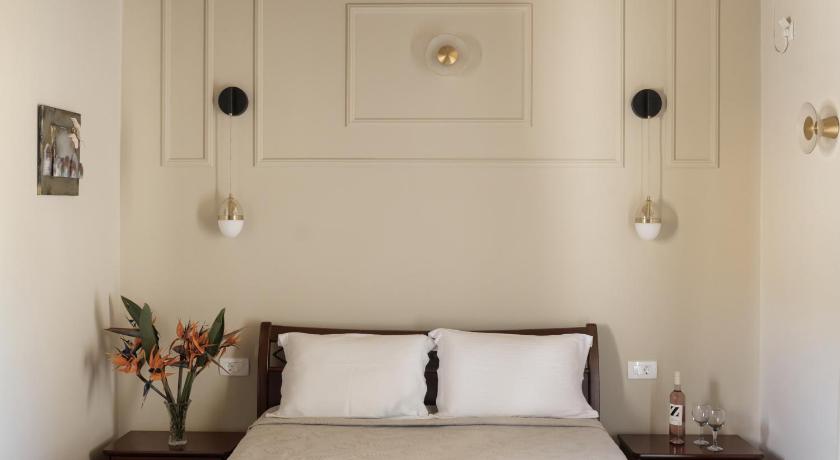 Image of Studio (2 Adults) 7
