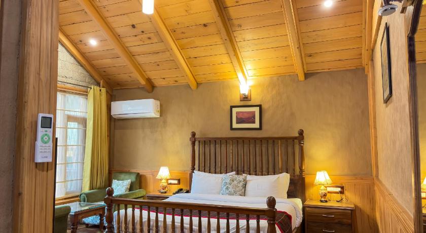 Image of Deluxe Double Room with Balcony 7