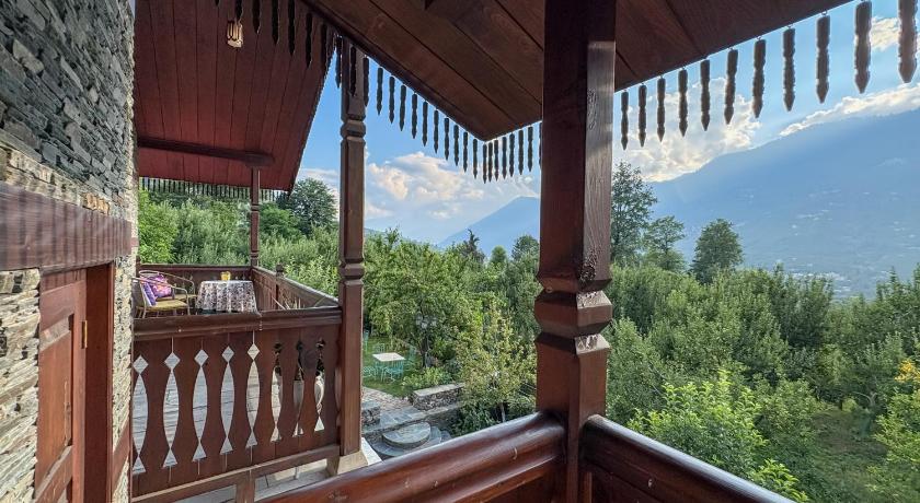 Image of Deluxe Double Room with Balcony 14