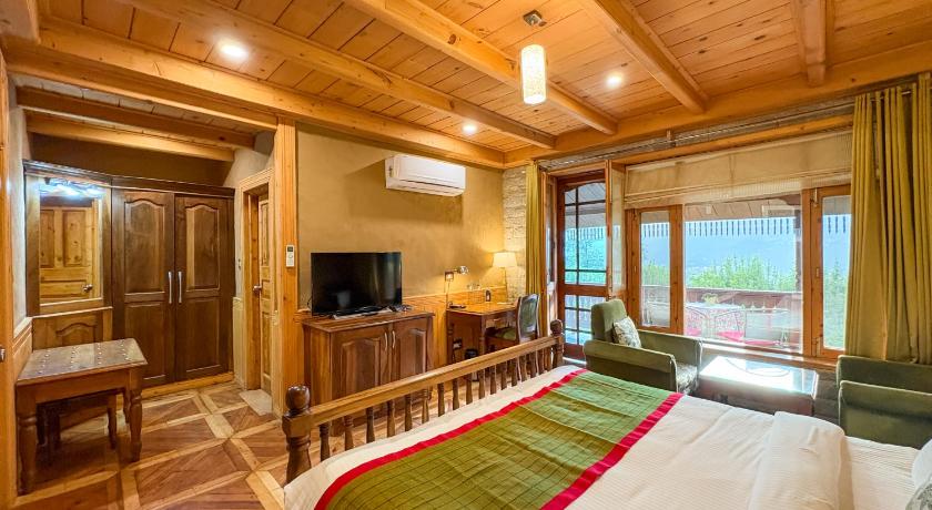 Image of Deluxe Double Room with Balcony 4