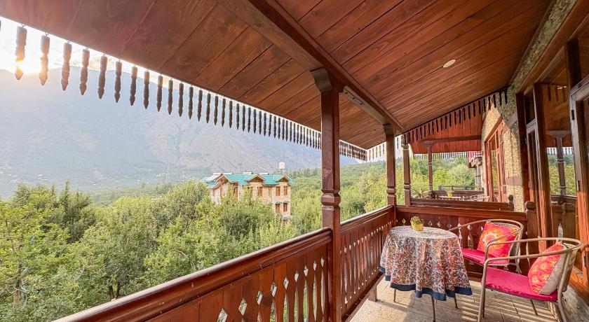Image of Deluxe Double Room with Balcony 11