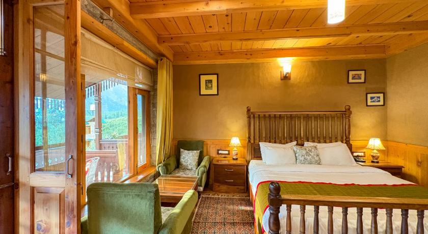 Image of Deluxe Double Room with Balcony 6