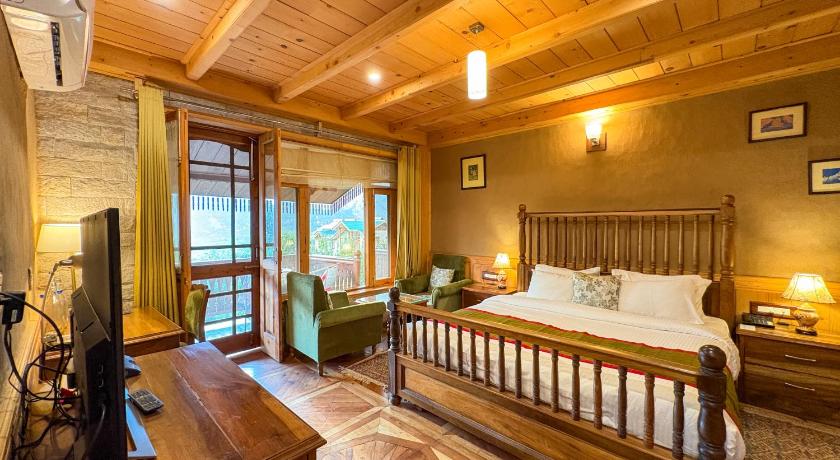 Image of Deluxe Double Room with Balcony 5