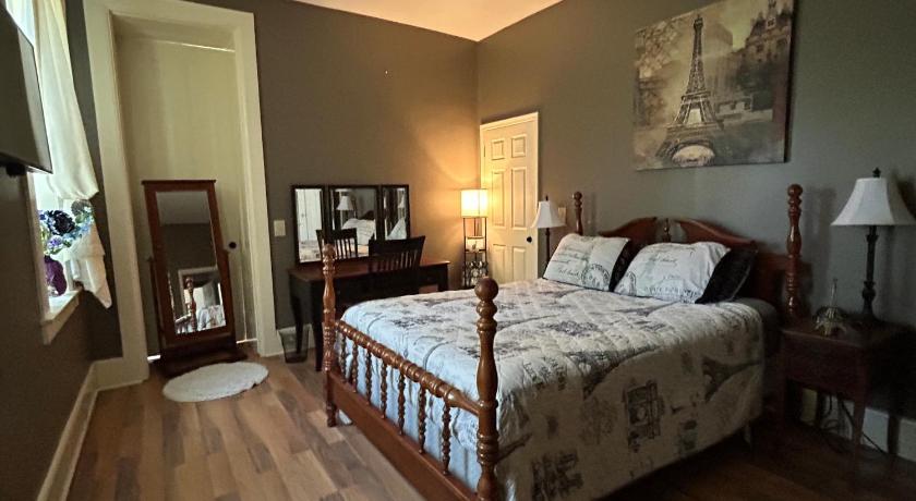 Albion (NY) Graystone Manor 3-Star Accommodation suite