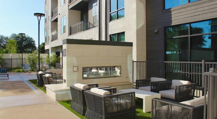 Austin 12 Min to Downtown Balcony Apt with Free Parking 3-Star Accommodation restaurant