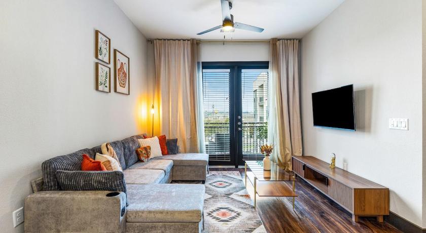 Austin 12 Min to Downtown Balcony Apt with Free Parking 3-Star Accommodation suite
