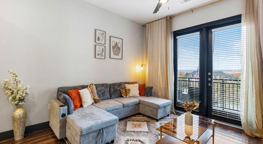Austin 12 Min to Downtown Balcony Apt with Free Parking 3-Star Accommodation suite