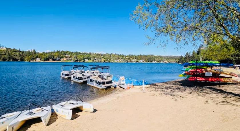 グローブランド Private Lakeview Yosemite Full House El Capitan with Panoramic Sauna, Seasonal HotTub, WiFi 4つ星 宿泊施設 客室