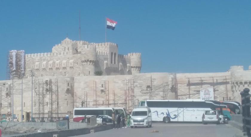 Affordable downtown studio steps to sea free wifi